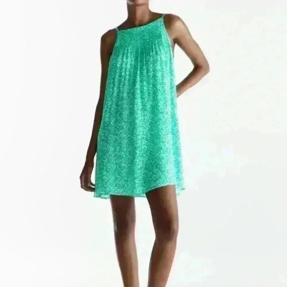 💚 ZARA Printed Green and White Dress with Shirring at the neck‎ sz small